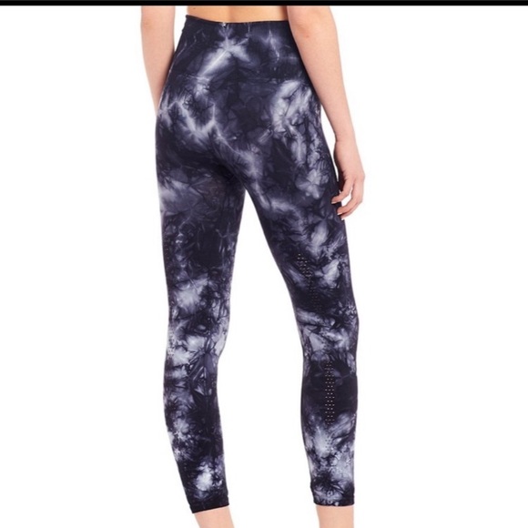 W/tag FP Movement Tie-Dye good karma legging - Picture 2 of 3